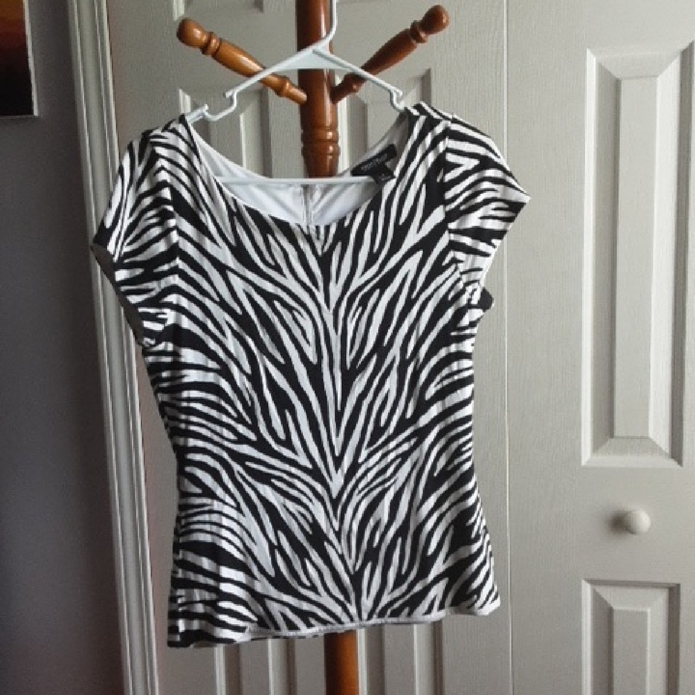 White House Black Market Graphic Fitted Blouse